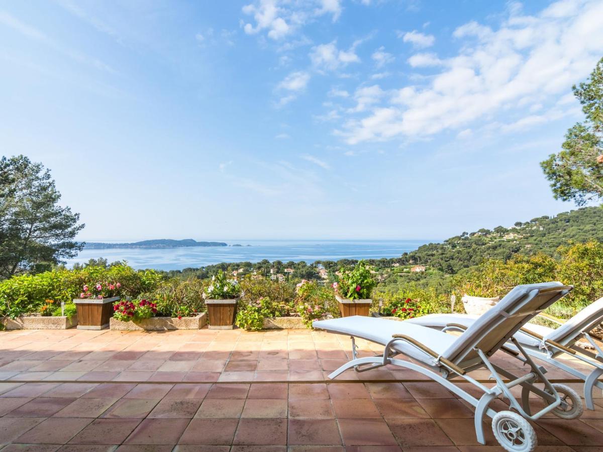Pretty House With Sea View On The Hy Res Villa